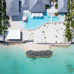 outdoor-view-footprints-track2