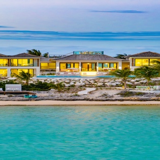 exterior-villa-bristol-breeze-track36