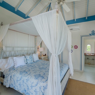 bedroom-7-la-bella-casa-track1