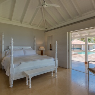 bedroom-1-casa-cervo-track3