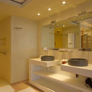 Bathroom at WV FLC, Lurin, St. Barthelemy