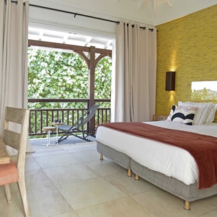 guest-bedroom-2-lagon-estate-track1