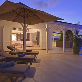 exterior-nightly-3-lagon-estate-track1