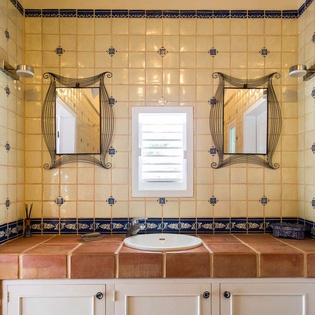 Bathroom at WV PAS, Lurin, St. Barthelemy