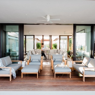 living-room-vision-beach-track2
