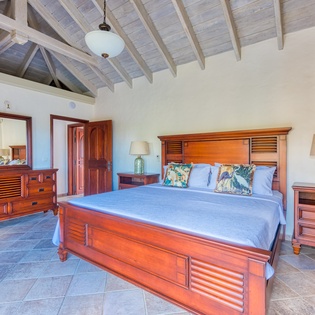 bedroom-1-terre-azure-track2