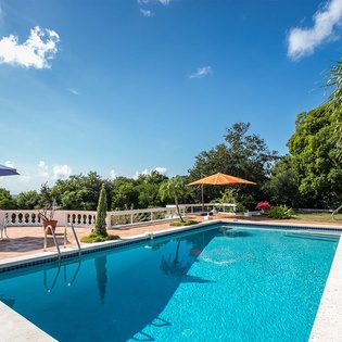 6-08-LesZephyrs-Pool