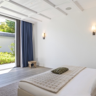 guest-bedroom1-roxane-track2