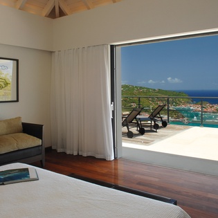 primary-bedroom-the-view-track3
