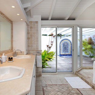 31-SoleLuna-Bathroom1