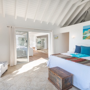 bedroom-1-Blue Diamond-track3