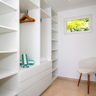 22-Aqua-Bedroom2Closet