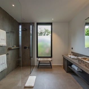 bathroom-2-maud-track1