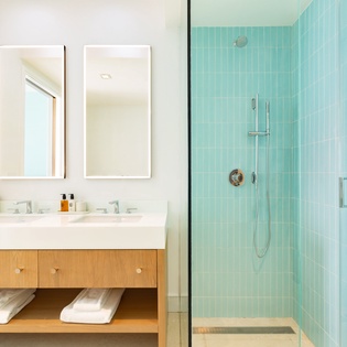 bathroom-4-villa-bristol-breeze-track1