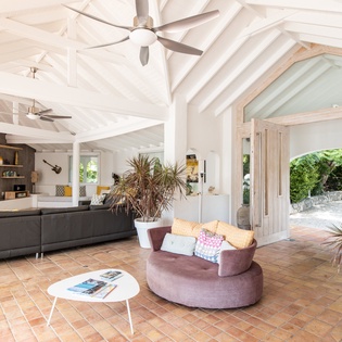 living-room-belle-fontaine-track6