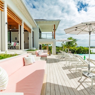 exterior-villa-bristol-breeze-track11