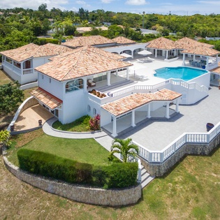 exterior-la-bella-casa-track2