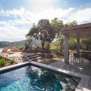 exterior-nanou-track9