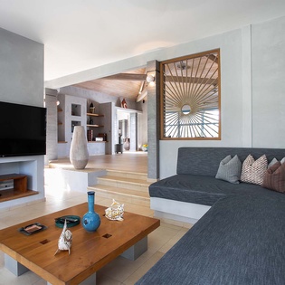 17-LesPalmiersBleus_EntertainmentRoom