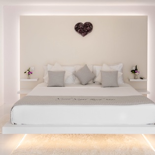 bedroom-5-amethyst-track2