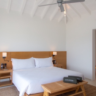 guest-bedroom-2-castelle-track2