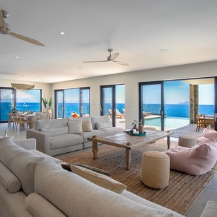 living-room-aqua-vista-track4