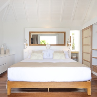 guest-bedroom-2-gaillac-track1