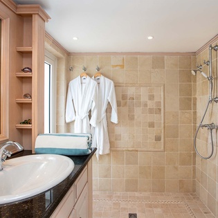42-BeauRivage-Bathroom2
