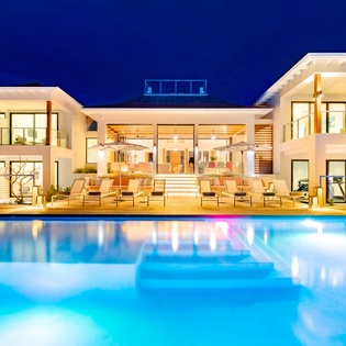 exterior-villa-bristol-breeze-track33