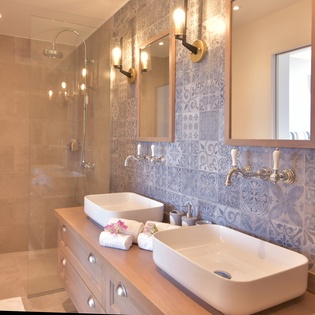 guest-house-bathroom1-vogue-track1