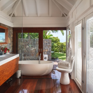 bungalow-primary-bathroom-hvhh-track2