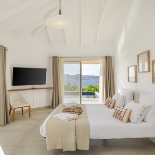 primary-bedroom-only-view-track2