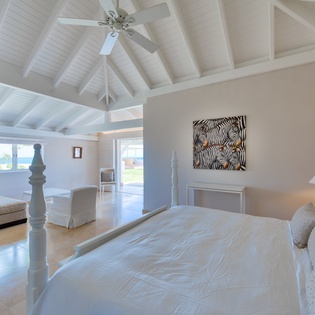 bedroom-4-casa-cervo-track3