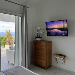 primary-bedroom-la-montagne-track1