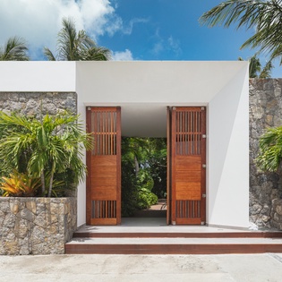 bungalow-mudroom-entryway-hvhh-track1