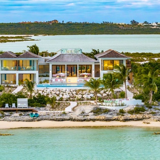 exterior-villa-bristol-breeze-track2