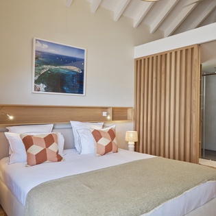 bedroom-1-avee-track1