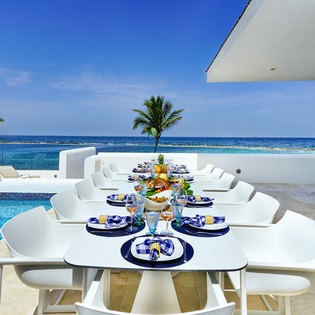 outdoor-dining-le-bleu-track1