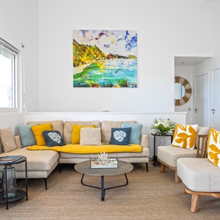 living-room-blue-sailing-track1