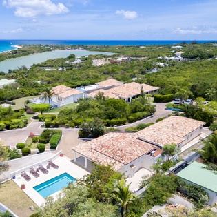 exterior-la-bella-casa-track6