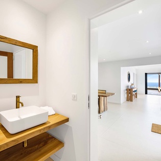 24-St-Barts-Villa-MAObth02