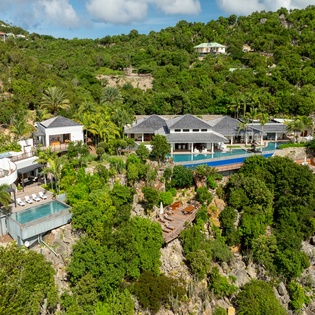 outside-view-amitie-track1