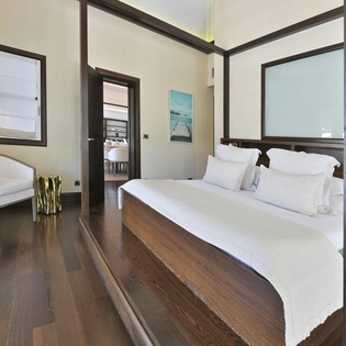 bedroom-1-silver-rainbow-track3