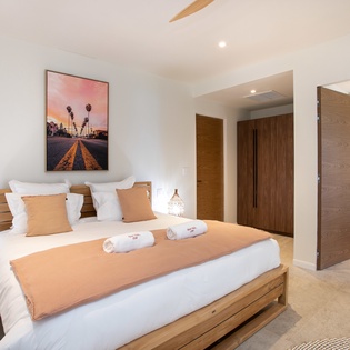 bedroom-5-aqua-vista-track2