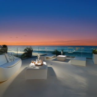 night-view-the-beach-house-track3