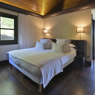 bedroom-4-silver-rainbow-track3