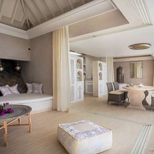 Interior of WV SHE, Corossol, St. Barthelemy