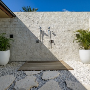 bedroom-5-footprints-track6