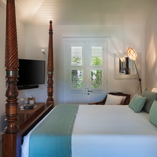 guest-bedroom-2-gustavia-view-track2