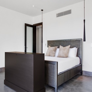 bedroom-4-reve-noir-track1